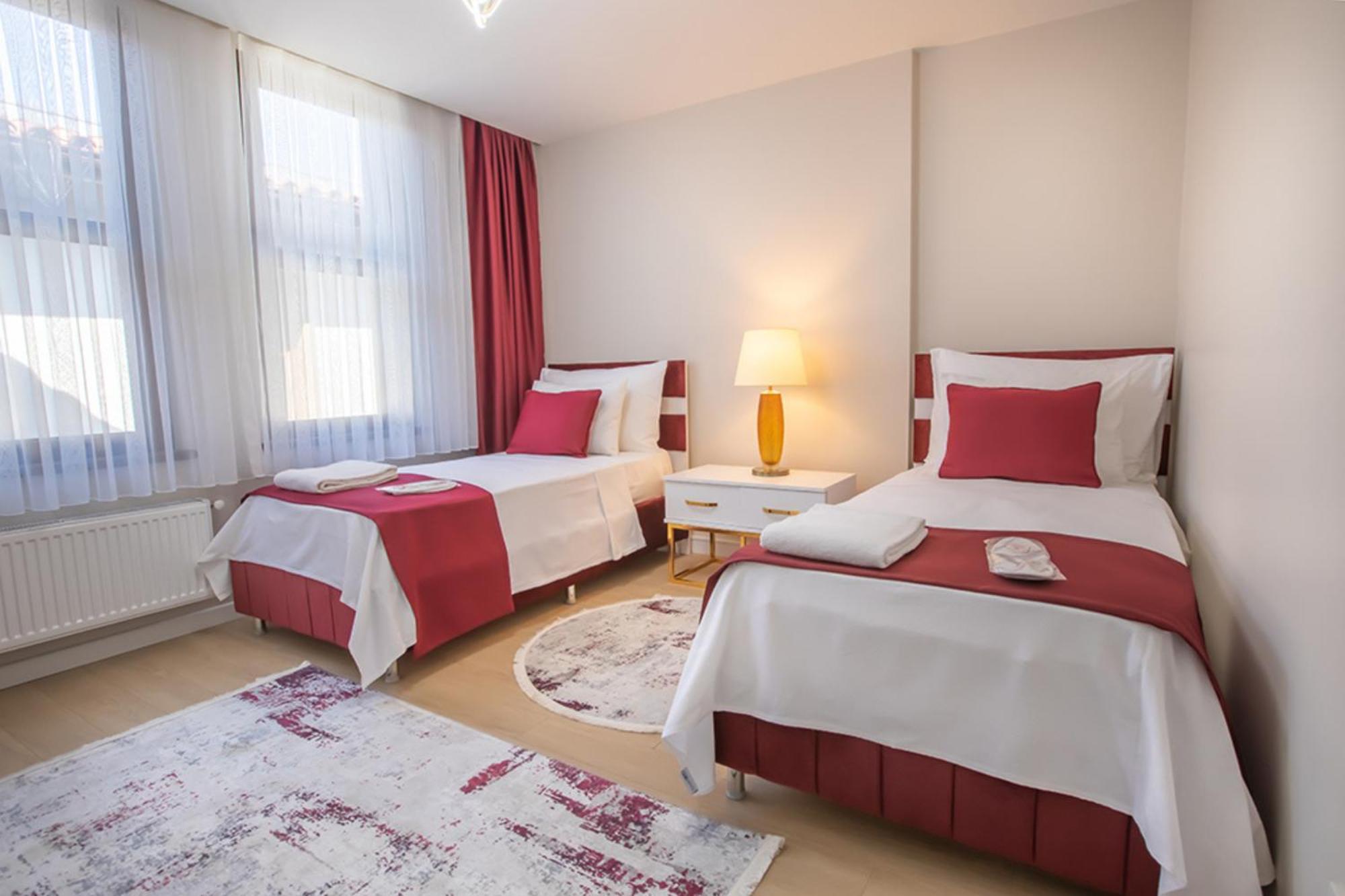 Millennium Istanbul Golden Horn Hotel Buitenkant foto A typical hotel room