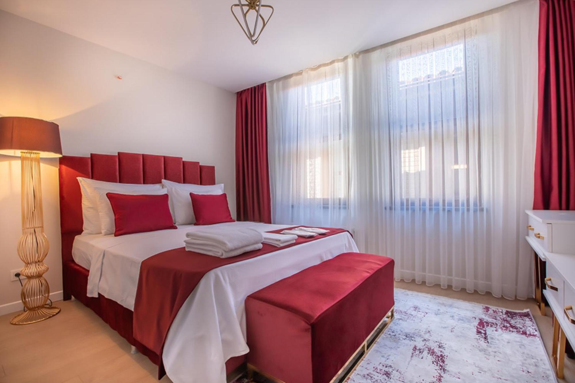 Millennium Istanbul Golden Horn Hotel Buitenkant foto A bedroom at the hotel