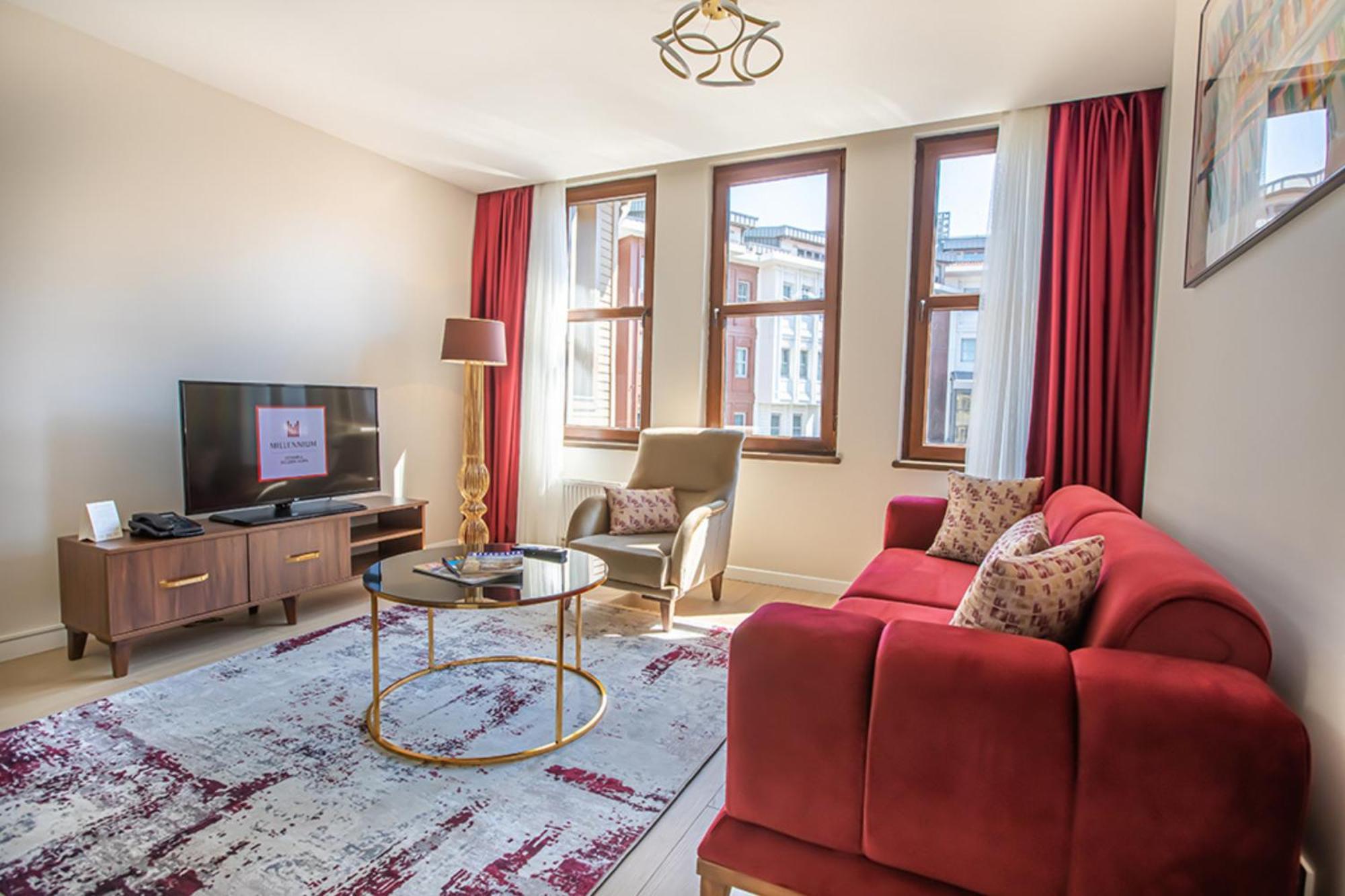 Millennium Istanbul Golden Horn Hotel Buitenkant foto A living room in a serviced apartment in London