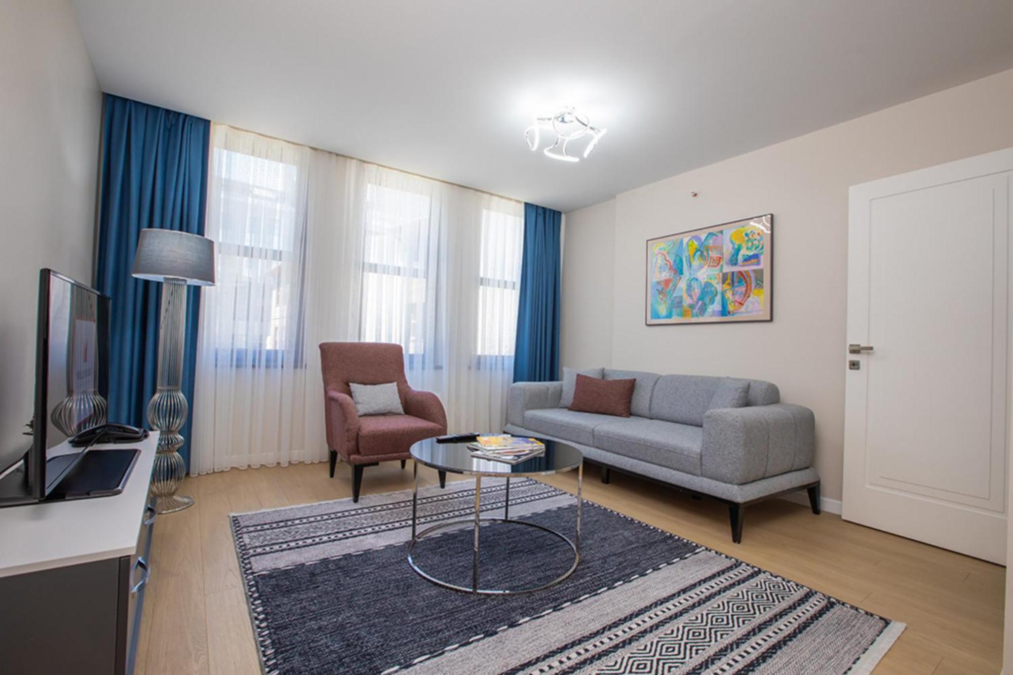 Millennium Istanbul Golden Horn Hotel Buitenkant foto A living room in a serviced apartment in Dubai, United Arab Emirates