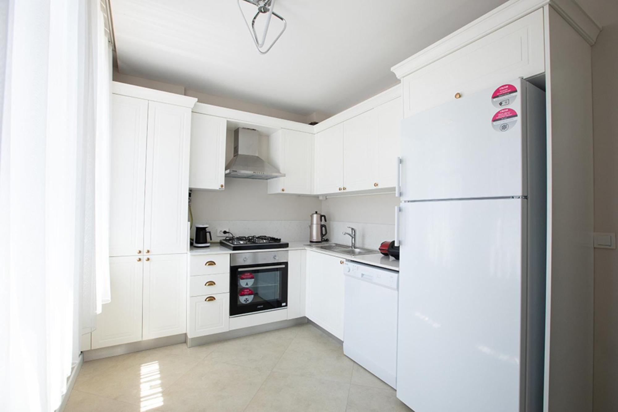 Millennium Istanbul Golden Horn Hotel Buitenkant foto A modern kitchen